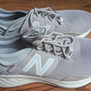 New Balance Women's Fresh Foam Roav Light Gray Running Shoes- Size 9